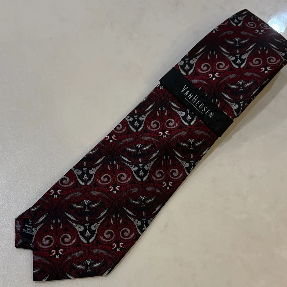 NWT Van Heusen Elegant Red and Black Patterned Tie formal career